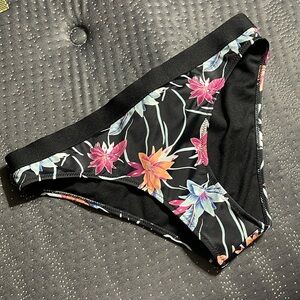 NWT Roxy swim bottoms L